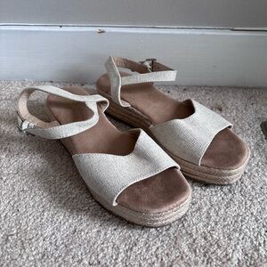 Old Navy Cream Platform Sandals